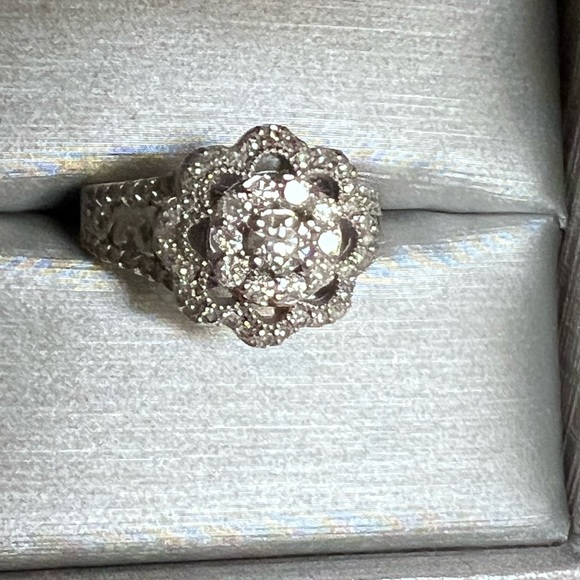 Simply Vera Vera Wang Diamond Flower Ring 🌸 - Picture 6 of 15